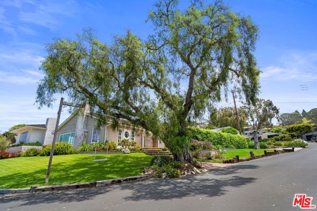 1701 Espinosa Circle, Palos Verdes Estates, California 90274, 3 Bedrooms Bedrooms, ,2 BathroomsBathrooms,Residential,Sold,Espinosa,23273427