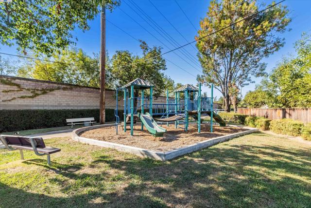 Image 47 of 49 For 344 Silvertip Ct