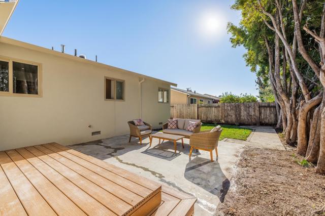 1980 Dayton Ave, San Leandro CA: https://media.crmls.org/mediaz/068e4f4f-432e-4427-a07b-ffde52c00080.jpg