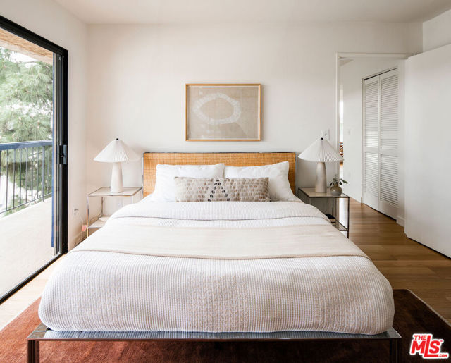 3375 Descanso Drive, Los Angeles CA: https://media.crmls.org/mediaz/068e857f-aef7-4755-a0c8-6646567240e4.jpg