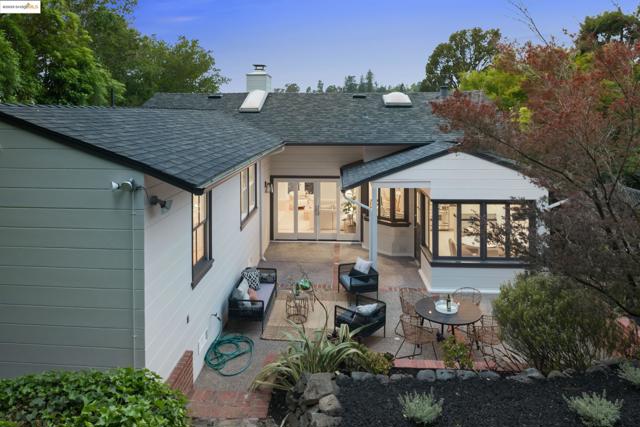 2333 Leimert Blvd, Oakland CA: https://media.crmls.org/mediaz/068eadaa-1d3a-4241-b6d6-7eb3c41bea5c.jpg