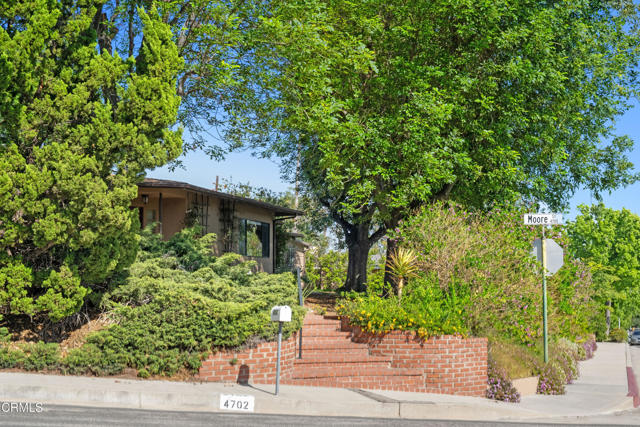 4702 Moore Street, La Crescenta CA: https://media.crmls.org/mediaz/068ecbc8-8548-446c-a54a-47c0cffb8bb3.jpg