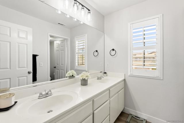 1438 Carneros Valley St, Chula Vista CA: https://media.crmls.org/mediaz/068f6d4f-e208-46f4-b16a-60328a6ceb78.jpg