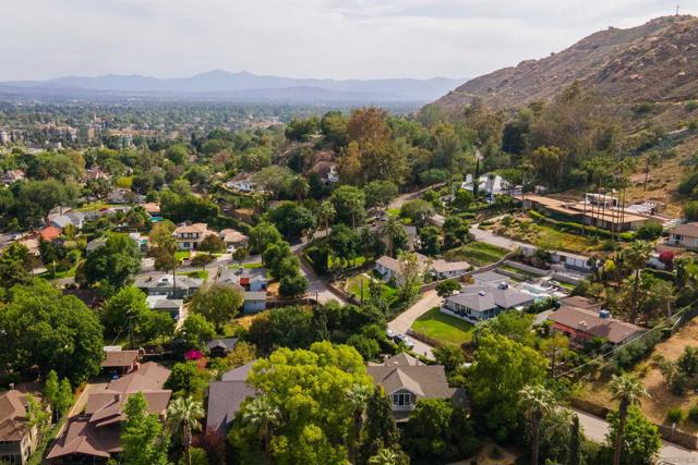 3859 Mount Rubidoux Drive, Riverside CA: https://media.crmls.org/mediaz/068f9c03-09d8-46dd-9e09-8ee3bd994a7b.jpg
