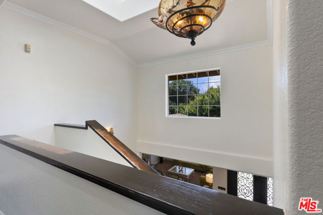 5183 Obama Boulevard, Los Angeles CA: https://media.crmls.org/mediaz/069046f0-b1d2-4f20-b40b-5d3c03c1de45.jpg