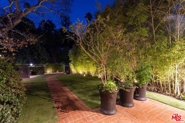 2055 Outpost Drive, Los Angeles CA: https://media.crmls.org/mediaz/06908cfe-2545-4a53-b949-8ab62af55e10.jpg