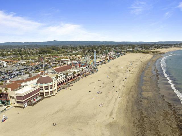 233 Villa Mar Vista, Santa Cruz CA: https://media.crmls.org/mediaz/0690c7fd-7ec3-457e-9ab2-62be2097e973.jpg