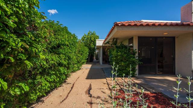 53 Colgate Dr, Rancho Mirage CA: https://media.crmls.org/mediaz/0691653d-e698-4d38-a39b-be59ba20c2d3.jpg