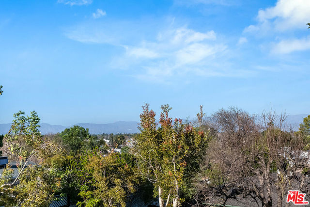 4118 Davana Road, Sherman Oaks CA: https://media.crmls.org/mediaz/069194b7-3efe-49b2-9714-624d182f6cf2.jpg