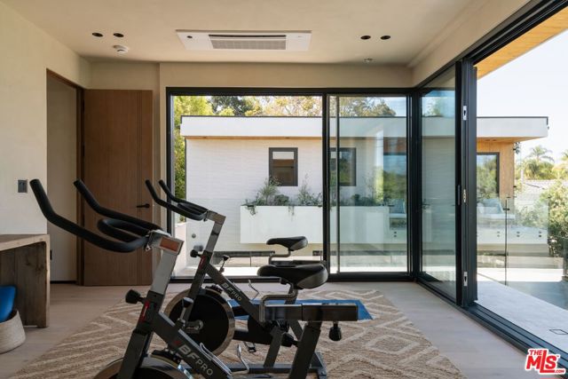 13221 Hesby Street, Sherman Oaks CA: https://media.crmls.org/mediaz/0691fe9f-5883-4452-833c-c4e0a92ae080.jpg