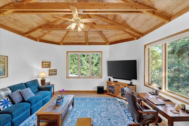 5224 Twin Falls Road, Morgan Hill CA: https://media.crmls.org/mediaz/0692351b-ec44-4fe6-b3a8-e19acd500094.jpg