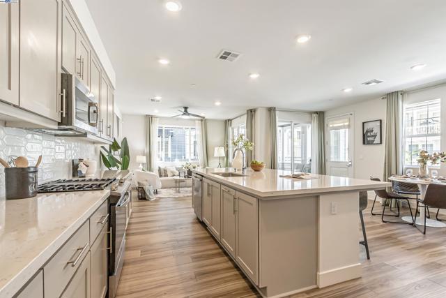 37389 Salt Grass Rd, Newark CA: https://media.crmls.org/mediaz/06924eb3-c2ef-4366-b1a1-f86ecc23ecc5.jpg