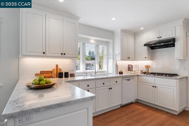 230 Vallecito Lane, Walnut Creek CA: https://media.crmls.org/mediaz/0692b222-e4c9-4065-ba8e-d7a561d3e45c.jpg