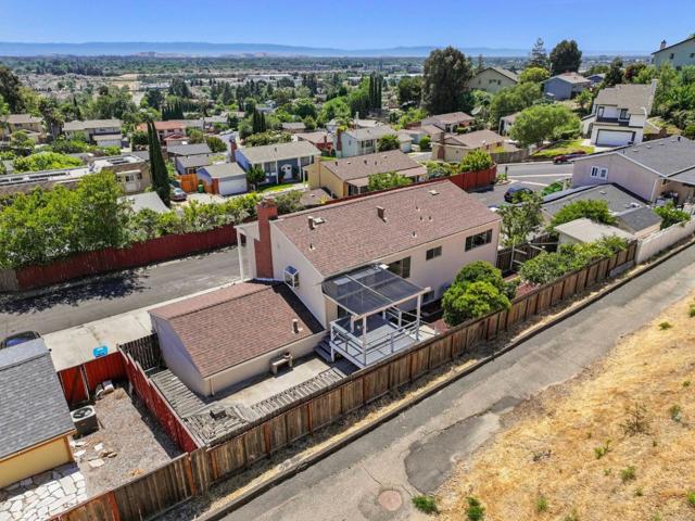 423 Riviera Drive, Union City CA: https://media.crmls.org/mediaz/0692ec86-0af3-45d5-b1c5-7d04c1043017.jpg