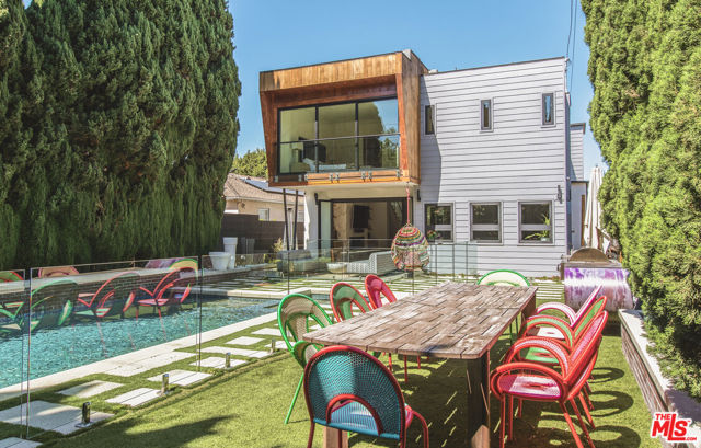 2656 32nd Street, Santa Monica CA: https://media.crmls.org/mediaz/06938b72-3ea1-4d7c-8ad7-ea5c3d5205d2.jpg