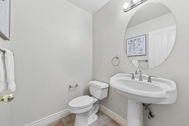 4165 Cortina Ct, Pleasanton CA: https://media.crmls.org/mediaz/06941257-e206-4d59-b237-674c08d4fbe2.jpg
