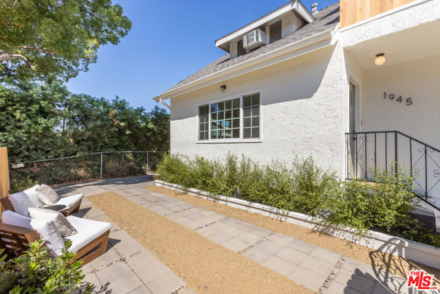 1945 Yosemite Drive, Los Angeles CA: https://media.crmls.org/mediaz/06942fb6-ade4-41eb-8960-52fcf820d0eb.jpg