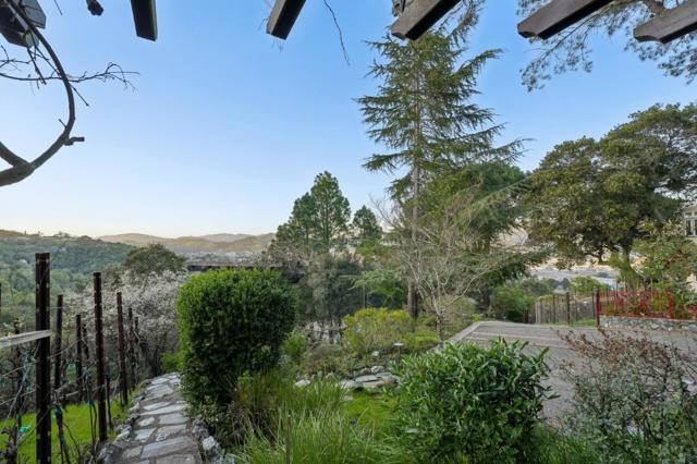 25 Oakhurst Road, San Rafael CA: https://media.crmls.org/mediaz/069440e3-5313-44c5-be50-c50d2dda3dae.jpg