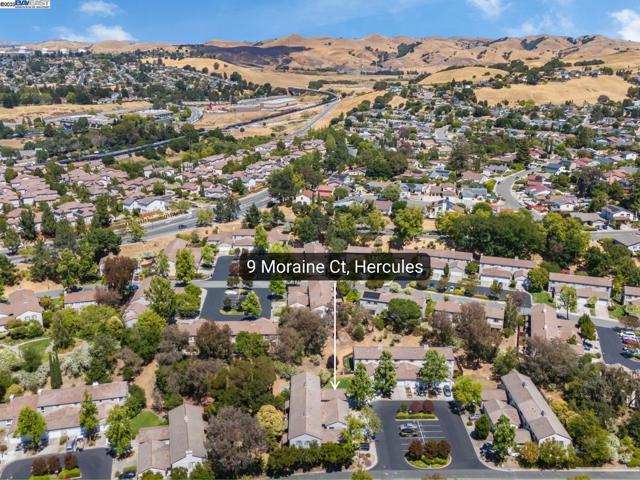 9 Moraine Court, Hercules CA: https://media.crmls.org/mediaz/06948e7b-05d7-450b-9bf2-9a1947b8af25.jpg