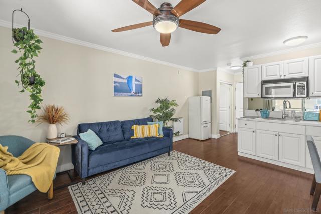 1021 Scott St, San Diego CA: https://media.crmls.org/mediaz/0694fa79-5b1e-4eea-b905-bed009b74736.jpg