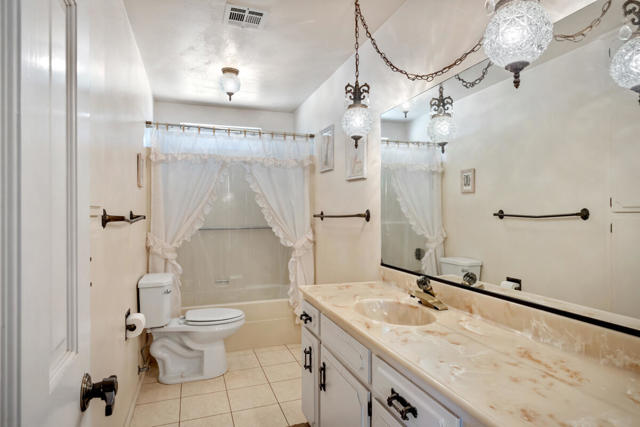 58697 Santa Barbara Drive, Yucca Valley CA: https://media.crmls.org/mediaz/06950e15-c509-4547-a947-4085f1f7caf0.jpg