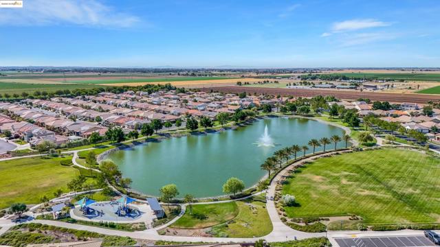 542 Harbor Cove Cir, Discovery Bay CA: https://media.crmls.org/mediaz/06956c33-5349-4bfe-8e35-caec5684e717.jpg