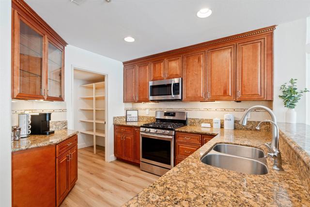 Detail Gallery Image 12 of 46 For 1831 Monserrat Way, Vista,  CA 92081 - 4 Beds | 2/1 Baths