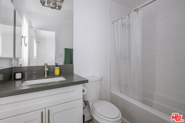 10225 Regent Street photo 8