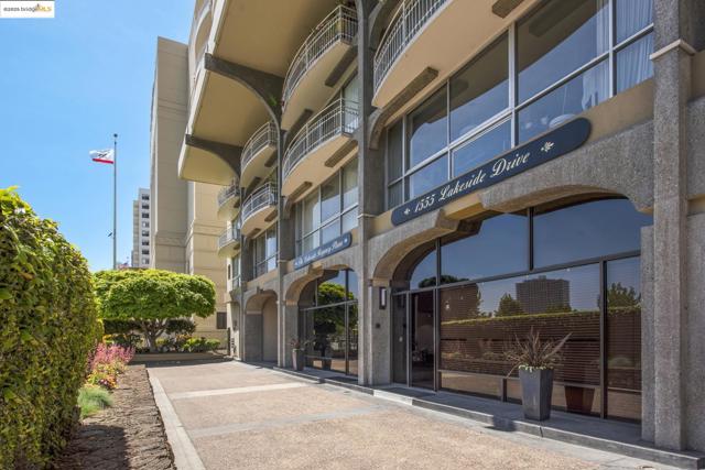 1555 Lakeside Dr, Oakland CA: https://media.crmls.org/mediaz/0695ddc6-dd07-4aeb-a212-b9435ebbb0b1.jpg