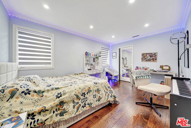 5111 Babcock Avenue, Valley Village CA: https://media.crmls.org/mediaz/06964b19-2b96-4c11-9bc3-b7ee01023704.jpg