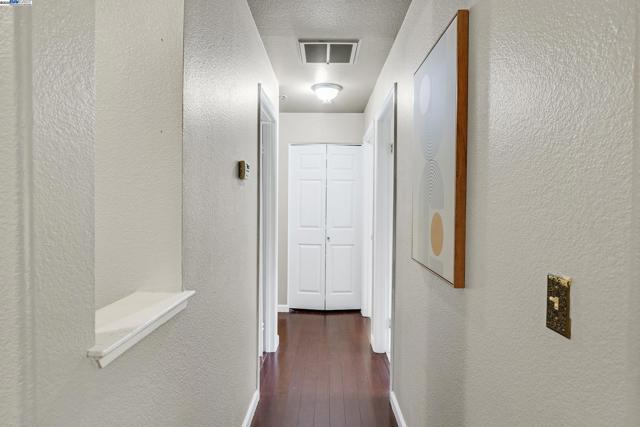 205 Dursey Dr, Pinole CA: https://media.crmls.org/mediaz/0696a12f-0425-491c-9ca5-32ea6bffed94.jpg