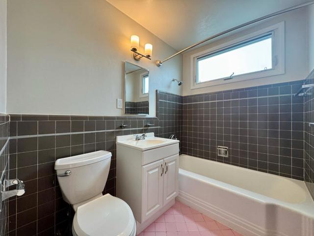 31 Crestview Avenue, Daly City CA: https://media.crmls.org/mediaz/0696b1ee-5b67-4ebe-8bc1-5f4b6b862dc6.jpg