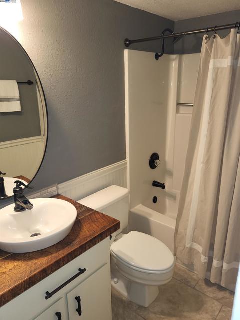 665 Palomino Dr, Pleasanton CA: https://media.crmls.org/mediaz/06978c5c-03a6-4dac-9649-fbbdc73e7353.jpg