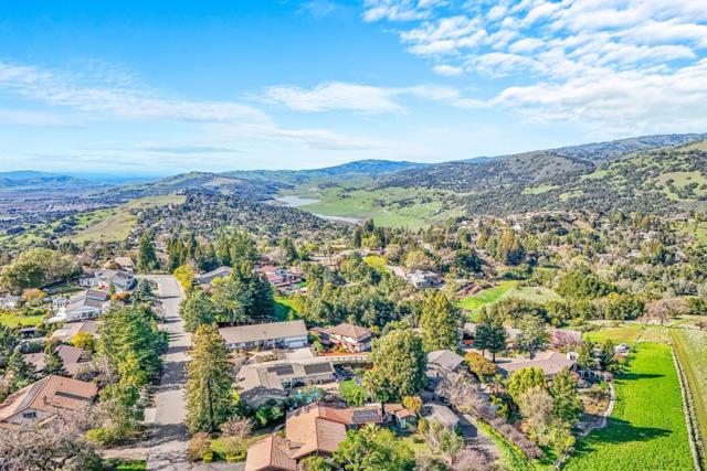 3735 Oak Canyon Lane, Morgan Hill CA: https://media.crmls.org/mediaz/0697bead-4238-49f8-9f51-3da709595477.jpg