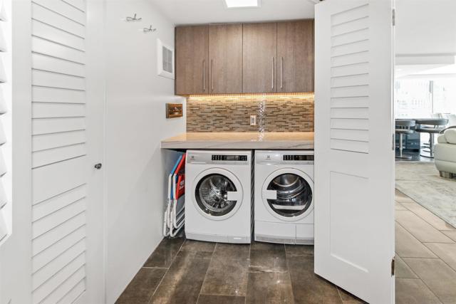 1780 Avenida Del Mundo, Coronado CA: https://media.crmls.org/mediaz/06981418-2a2b-479c-9e30-dcf7ede9d48f.jpg