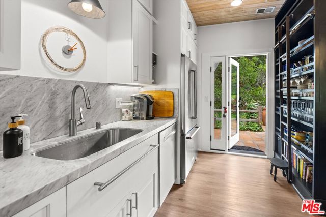 1435 Sycamore Canyon Road, Santa Barbara CA: https://media.crmls.org/mediaz/0698a375-5769-4e79-b0e9-34092973794e.jpg