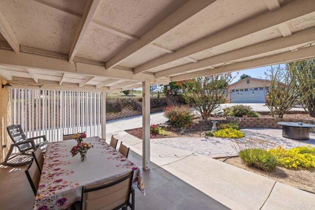 10171 Ramona Drive, Spring Valley CA: https://media.crmls.org/mediaz/06991b38-e277-406b-91ff-d8aef02212dc.jpg