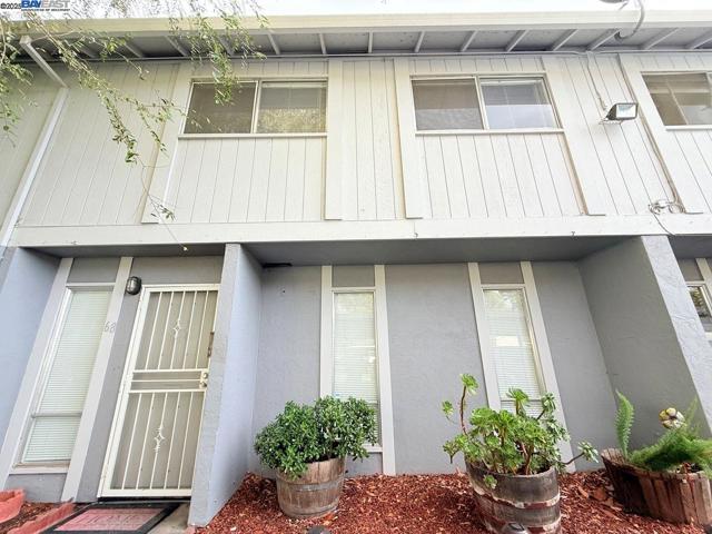 68 El Toro Ct, Fairfield CA: https://media.crmls.org/mediaz/069941b2-76a3-49b0-9478-0917e9c1b53c.jpg