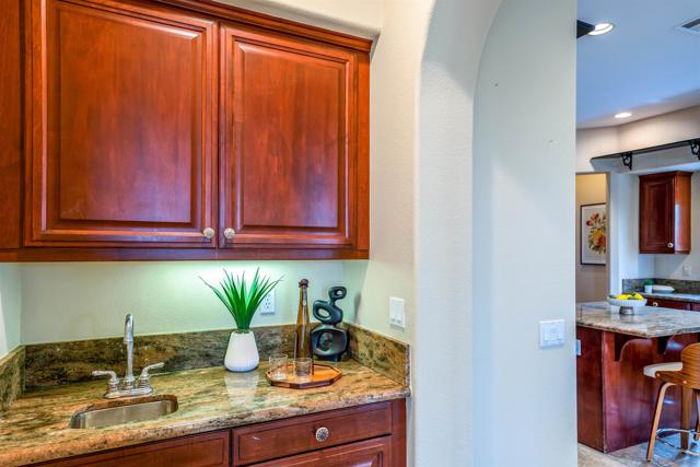 1052 Mountain Ash Ave, Chula Vista CA: https://media.crmls.org/mediaz/06997dc2-78fc-4e6d-8007-9472e13240fb.jpg