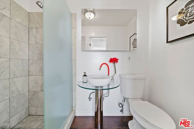 11689 Picturesque Drive, Studio City CA: https://media.crmls.org/mediaz/0699ab4a-87b1-47b9-831c-74935aaaca18.jpg