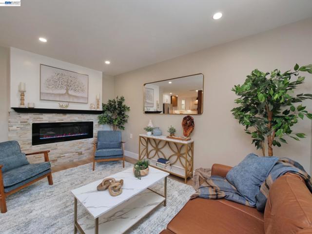 1732 Oakmont Drive, Walnut Creek CA: https://media.crmls.org/mediaz/0699d0da-f521-49ca-83de-0479dbf98258.jpg