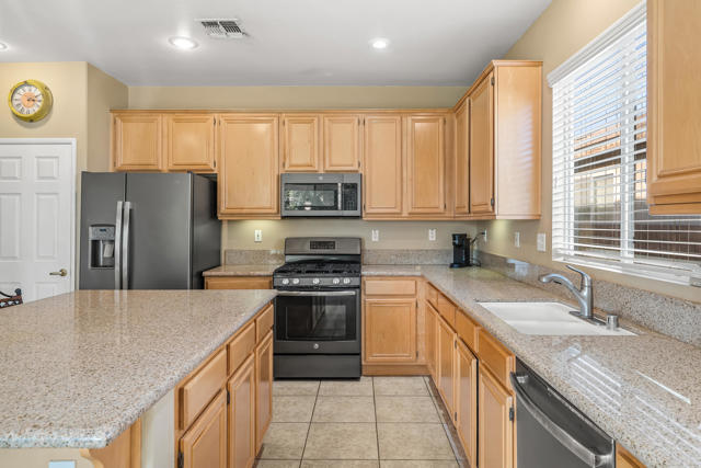 Image 15 of 58 For 82491 Grant Drive
