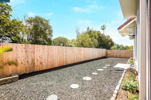 2722 Cowell Rd, Concord CA: https://media.crmls.org/mediaz/069a73a1-63d8-438f-a1de-8de0a0366b7f.jpg