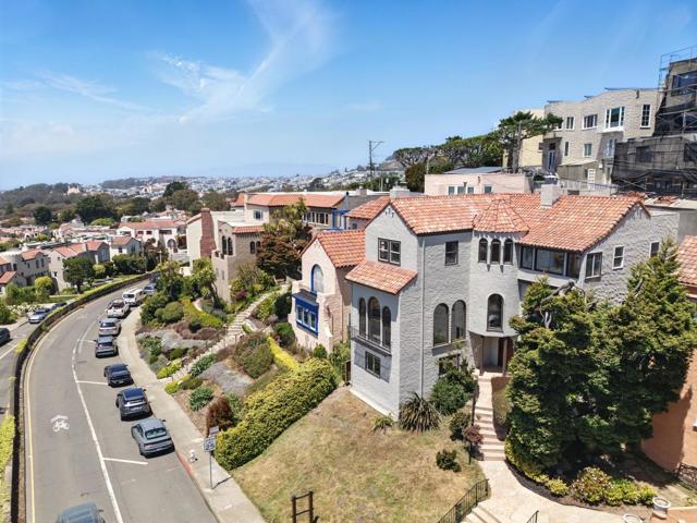 1260 Monterey Boulevard, San Francisco CA: https://media.crmls.org/mediaz/069aa3ce-5258-49df-b0c6-ee794ca73b4d.jpg