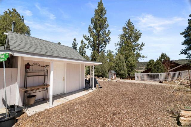 2737 Cedar Lane, Big Bear CA: https://media.crmls.org/mediaz/069b757e-49d4-4f66-8033-79dea7e5edbe.jpg