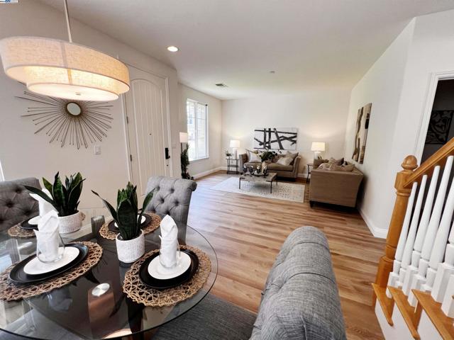 49031 Woodgrove Cmn, Fremont CA: https://media.crmls.org/mediaz/069b8bcf-f965-46ec-9947-74de1422e19d.jpg