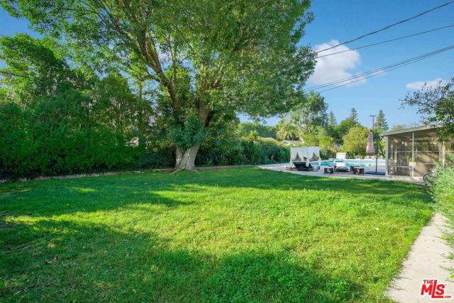 6207 Melba Avenue, Woodland Hills CA: https://media.crmls.org/mediaz/069c8efb-2b6f-4f29-8deb-ec9cd0e3d042.jpg