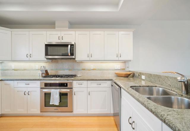 2010 Cambridge Avenue, Cardiff by the Sea CA: https://media.crmls.org/mediaz/069ca121-938c-4271-bde1-eab07e6b10bb.jpg