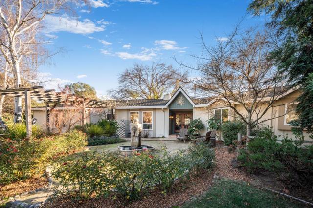 12170 Calle Uvas, Gilroy CA: https://media.crmls.org/mediaz/069cc6b7-7fb9-4a1f-84c9-339fb47af698.jpg