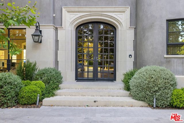 3396 Stone Ridge Lane, Los Angeles CA: https://media.crmls.org/mediaz/069cda48-dc94-4587-ab7c-8f51231430b2.jpg